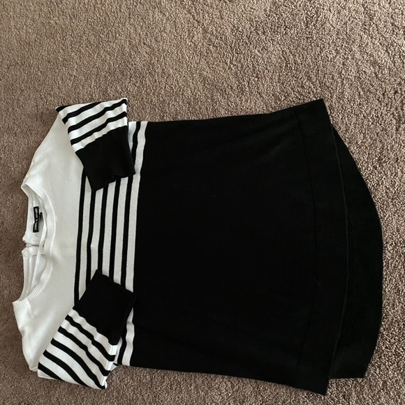 clothes - Picture 3 of 8